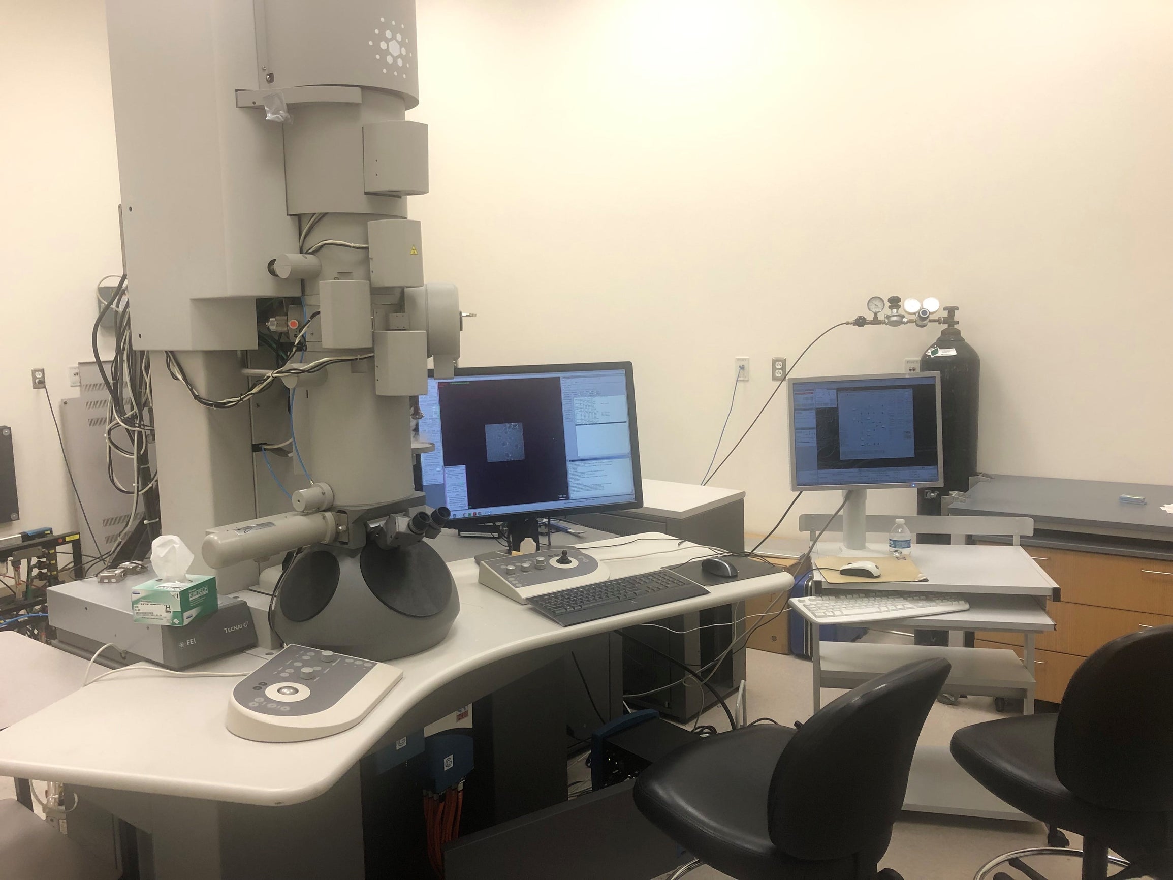 Microscope FEI Tecnai F20 CryoTEM Transmission Electron Microscope (TEM) with Cryo Shared